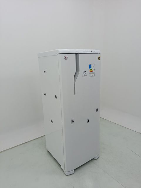 REFRIGERADOR ELECTROLUX RE31 - Refrigerador E