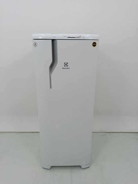 REFRIGERADOR ELECTROLUX RE31 - Refrigerador E