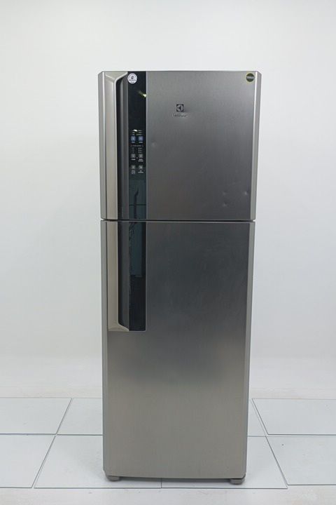 REFRIGERADOR ELECTROLUX DF56S  DUAS PORTAS FR