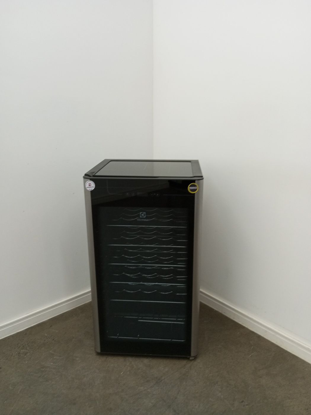 ADEGA ELECTROLUX VINHOS 1 PORTA ACS34 34 GARR