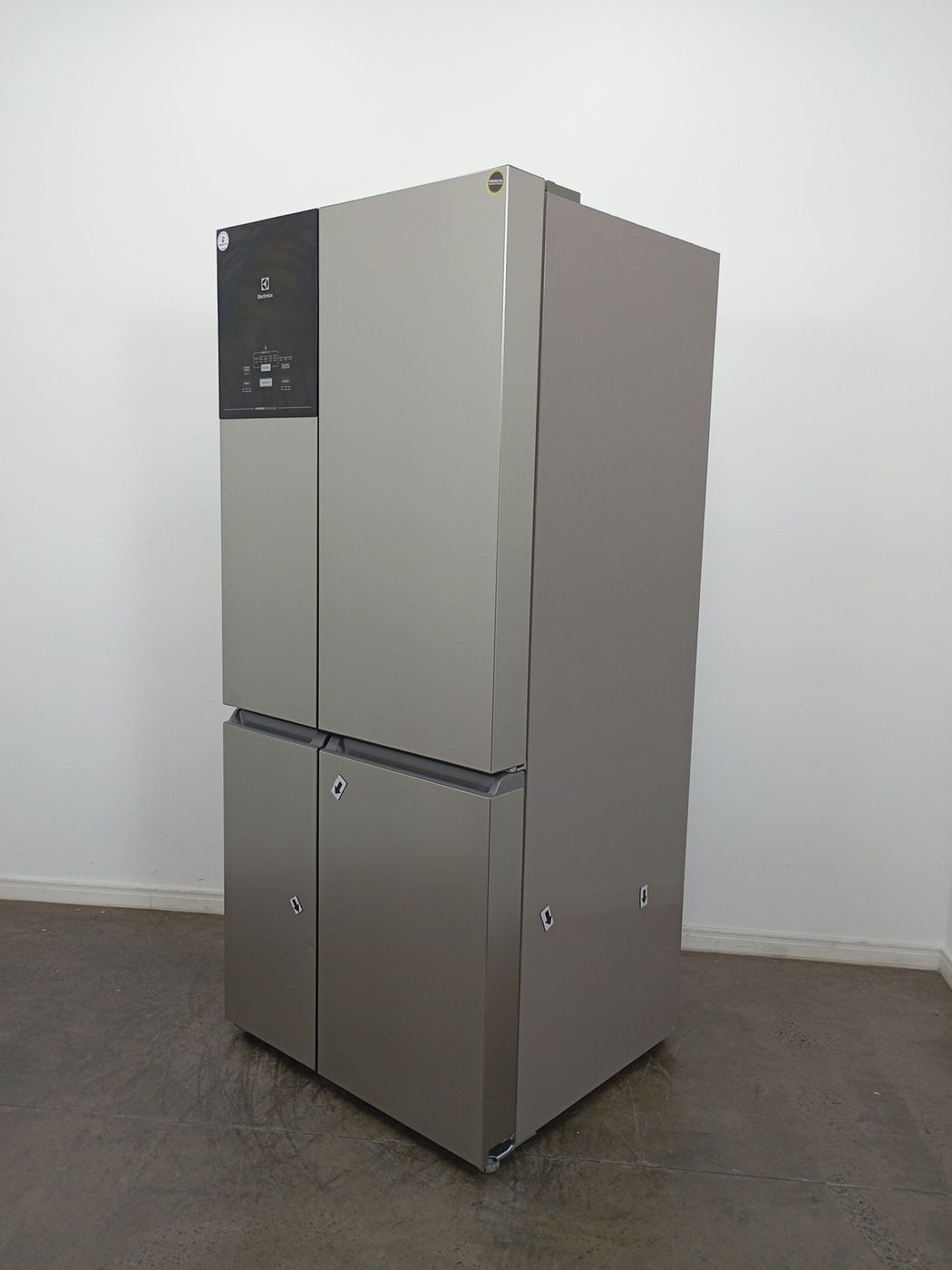 REFRIGERADOR ELECTROLUX IQ8S FROST FREE MULTI