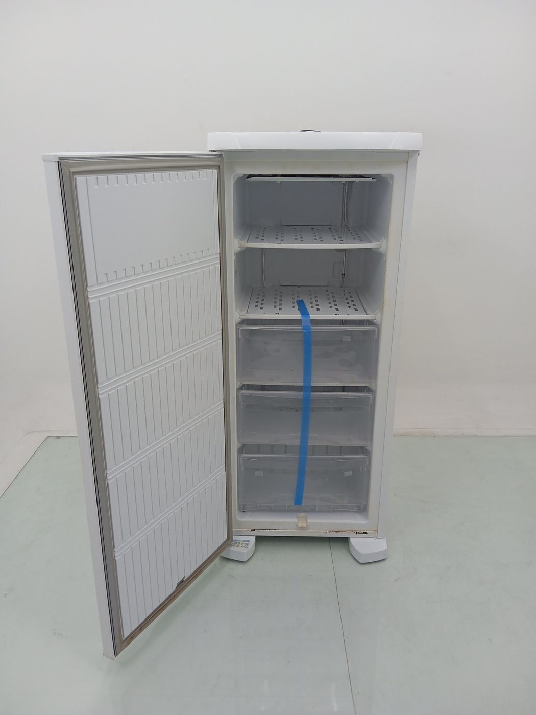 FREEZER ELECTROLUX FE19- VERTICAL CYCLE DEFRO