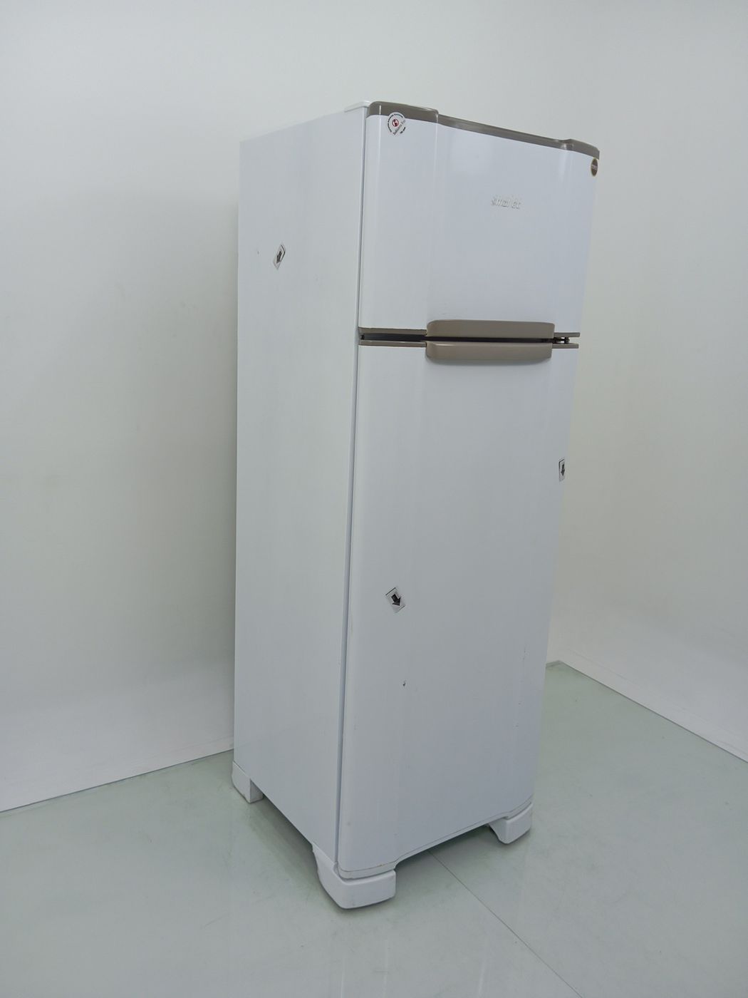 REFRIGERADOR ESMALTEC CYCLE DEFROST 2 PORTAS 