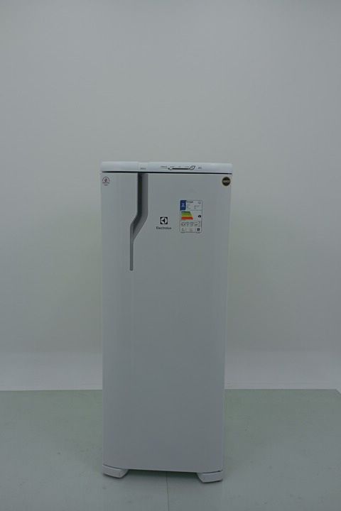 REFRIGERADOR ELECTROLUX RE31 UMA PORTA 240l B