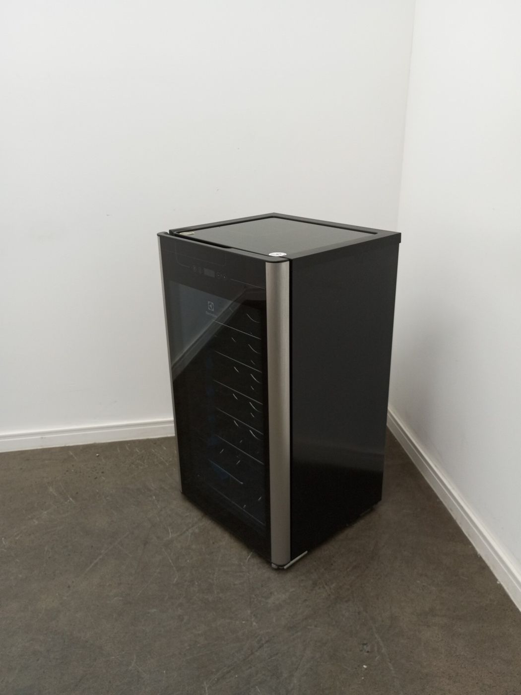 ADEGA ELECTROLUX VINHOS 1 PORTA ACS34 34 GARR