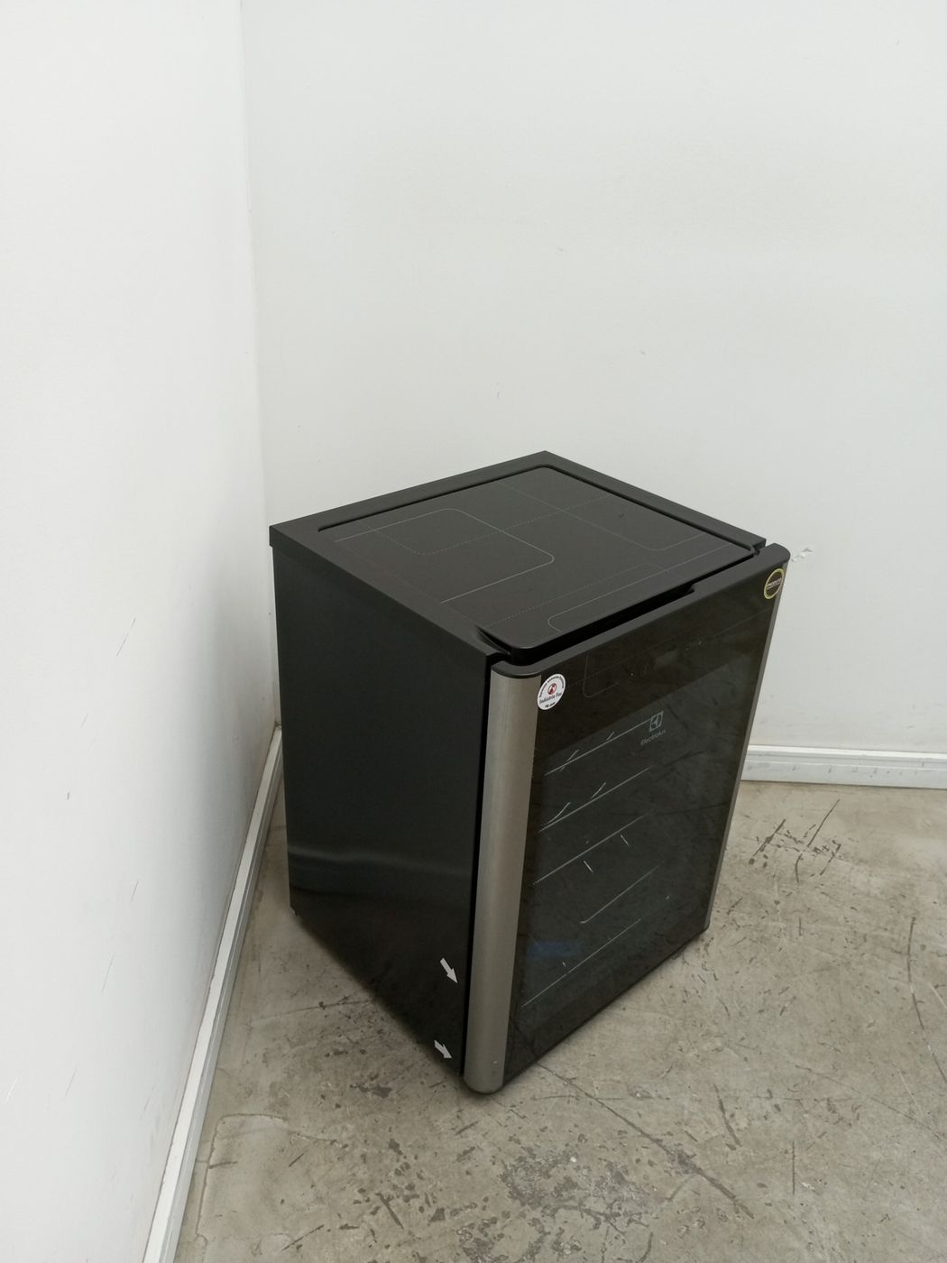 ADEGA ELECTROLUX VINHOS 1 PORTA ACS24 24 GARR