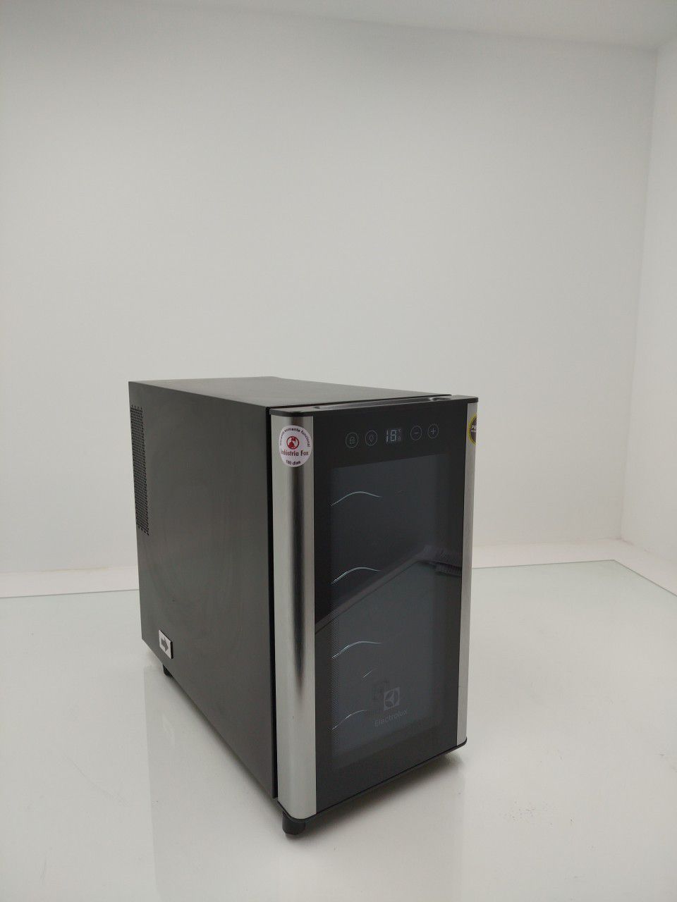 ADEGA ELECTROLUX ACB08 1 PORTA 8 GARRAFAS - I