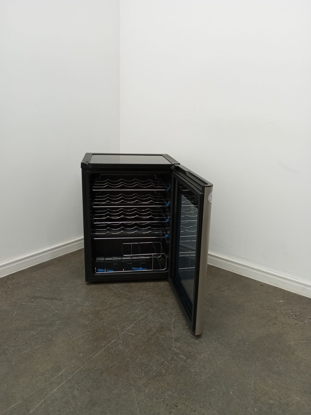 ADEGA ELECTROLUX VINHOS 1 PORTA ACS24 24 GARR