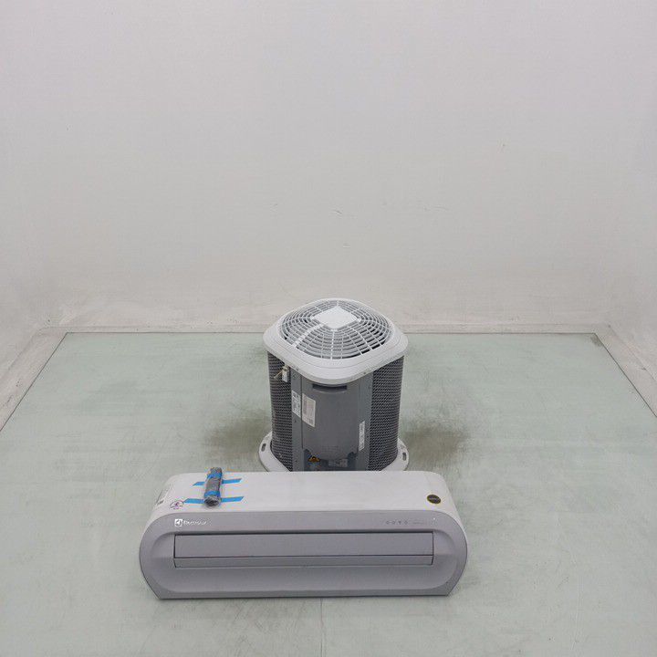 AR CONDICIONADO ELECTROLUX YI09F 9000 BTUS FR