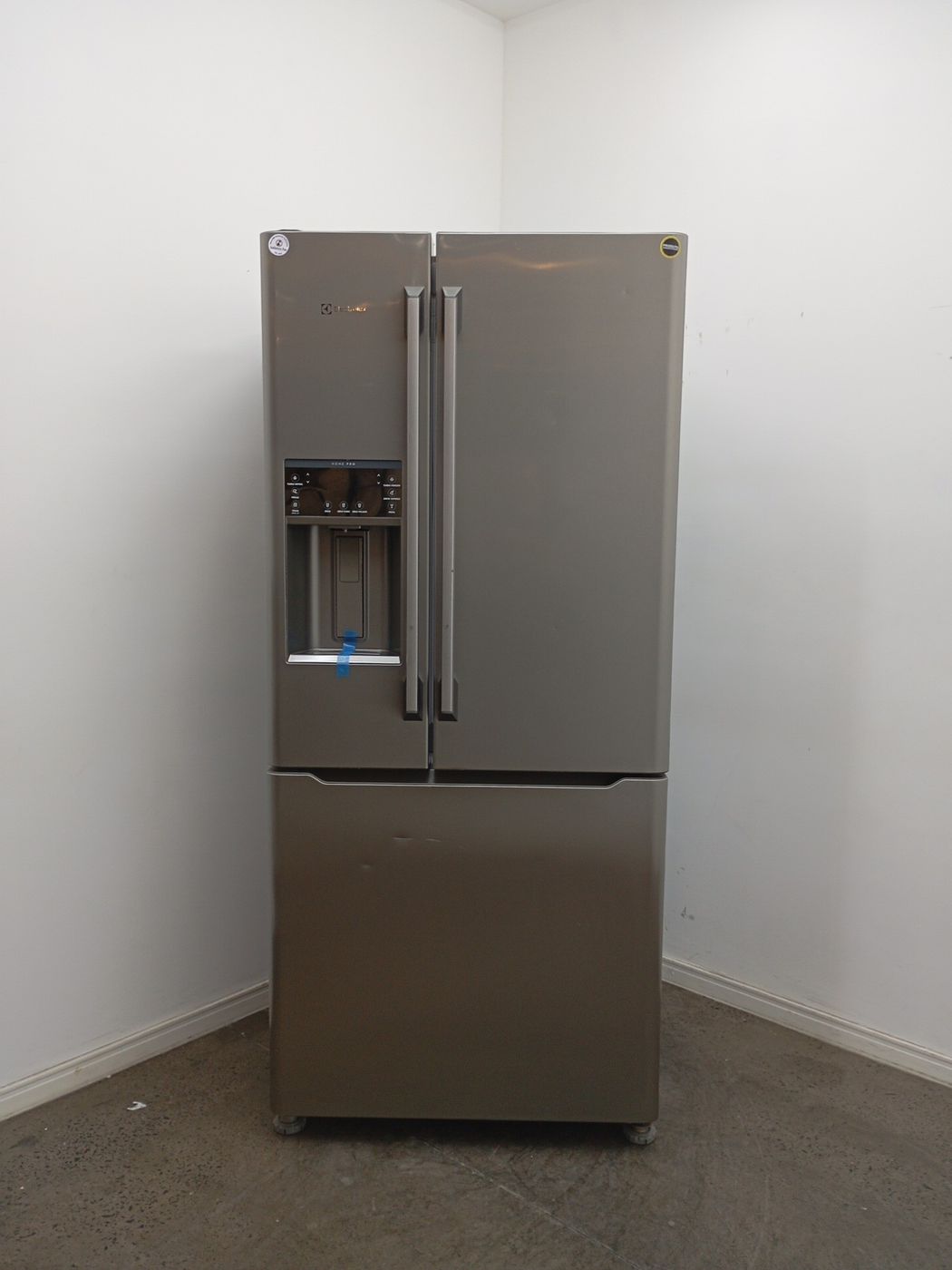 REFRIGERADOR ELECTROLUX DM86X FROST FREE TRES