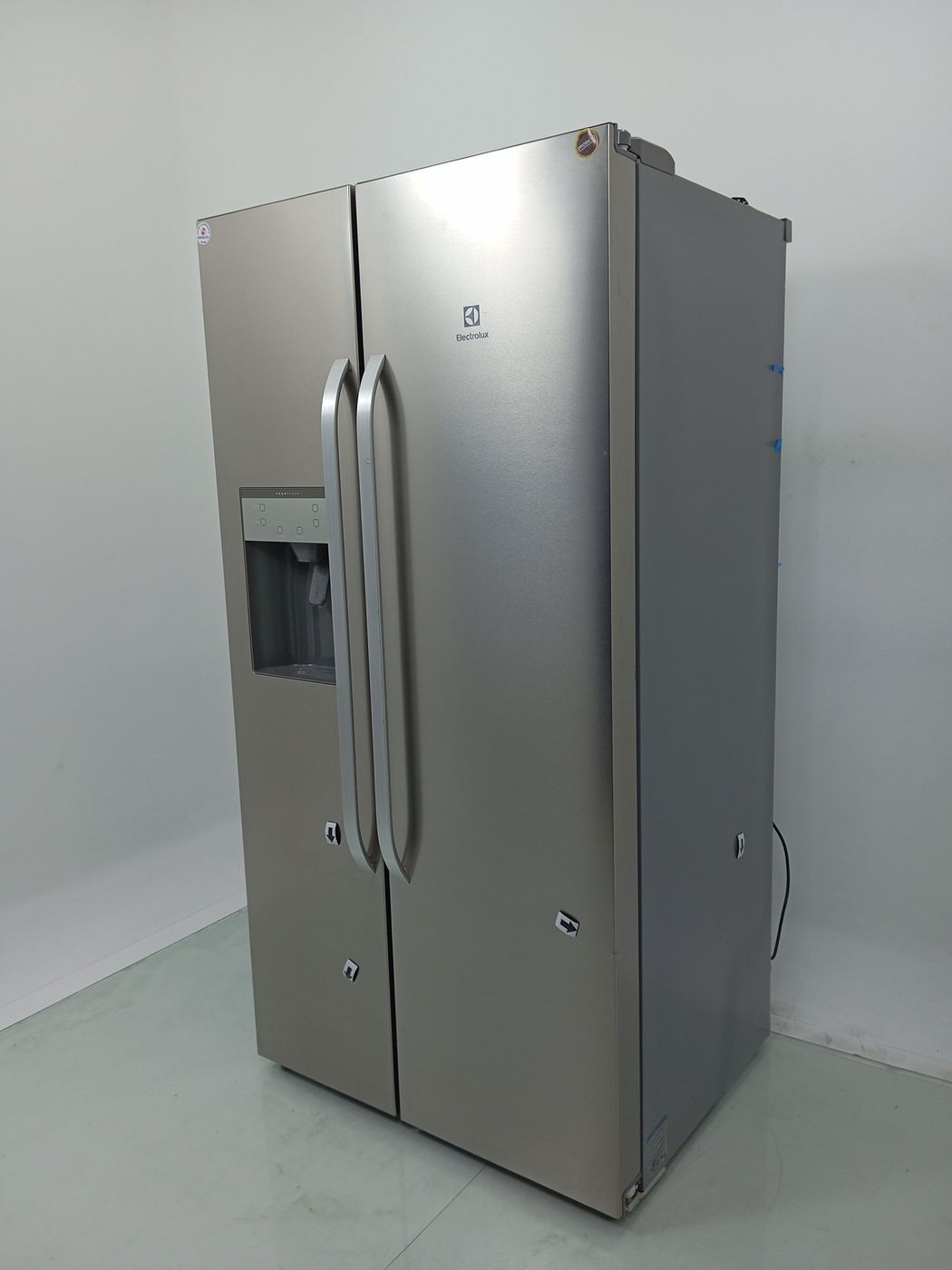 REFRIGERADOR ELECTROLUX IS9S FROST FREE SIDE 