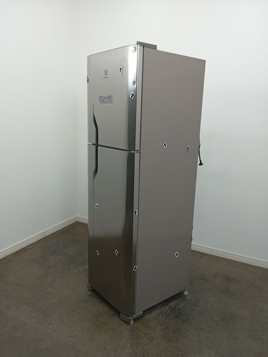 REFRIGERADOR ELECTROLUX DFX44 FROST FREE 400L