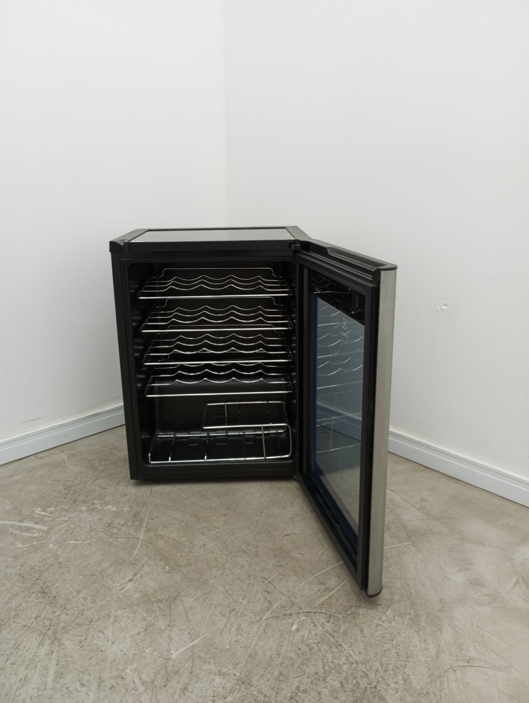 ADEGA ELECTROLUX VINHOS 1 PORTA ACS24 24 GARR