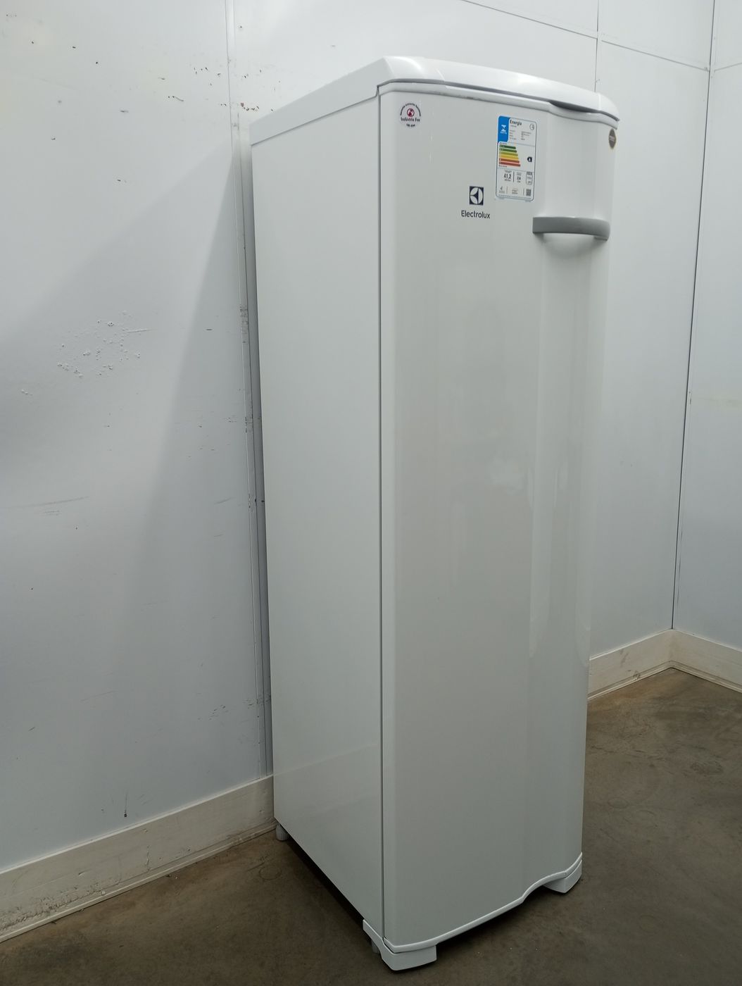 Freezer Electrolux Fe27 Vertical Cycle Defrost Uma Porta 234l Branco