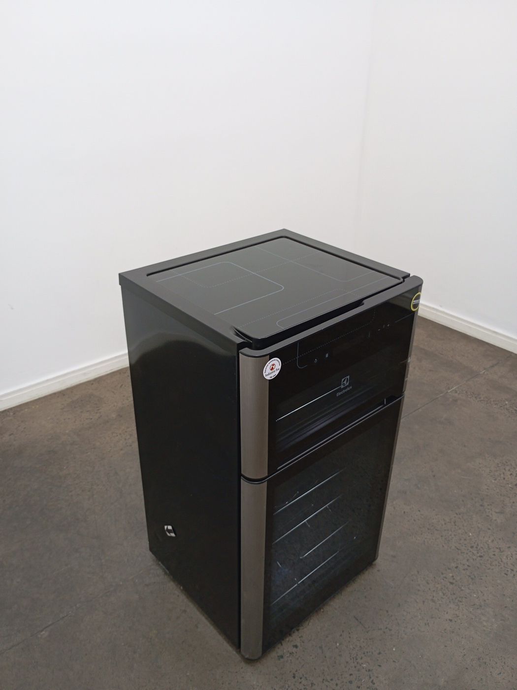 ADEGA ELECTROLUX VINHOS 2 PORTAS ACD29 29 GAR