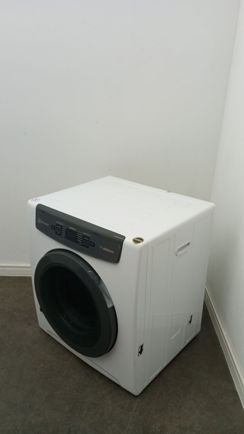 SECADORA ELECTROLUX SVP11 DE PAREDE E PISO 10