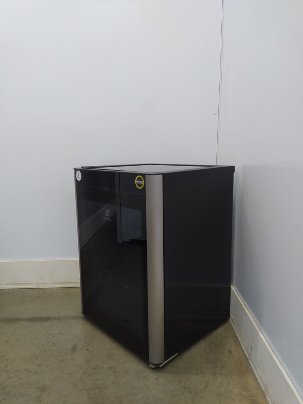 ADEGA ELECTROLUX VINHOS 1 PORTA ACS24 24 GARR