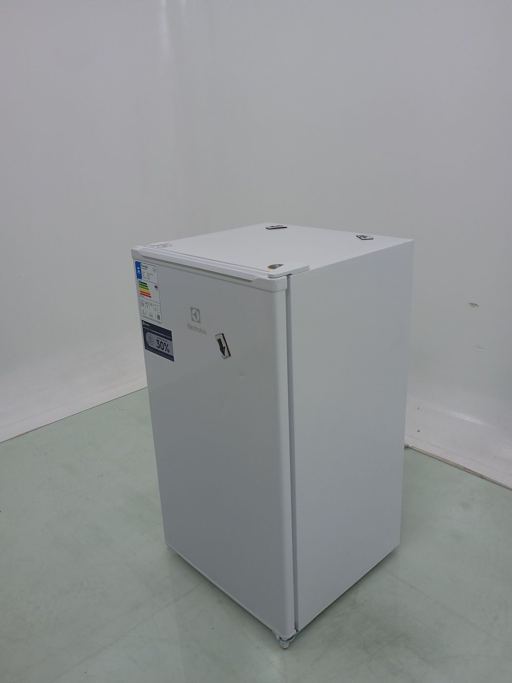 FRIGOBAR ELECTROLUX EM90 90L EFFICIENT COM CO