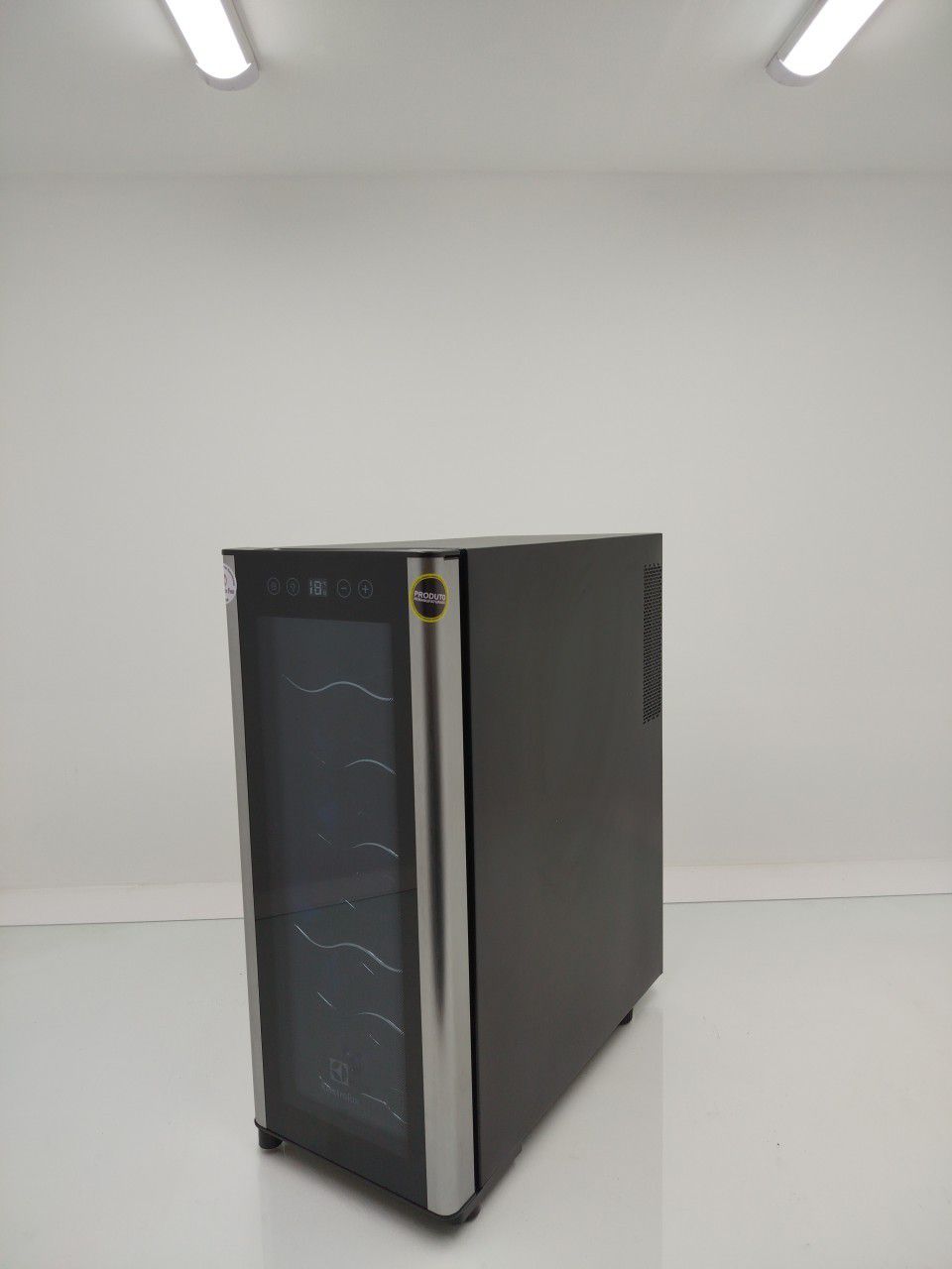 ADEGA ELECTROLUX ACS12 VINHOS UMA PORTA ACS12