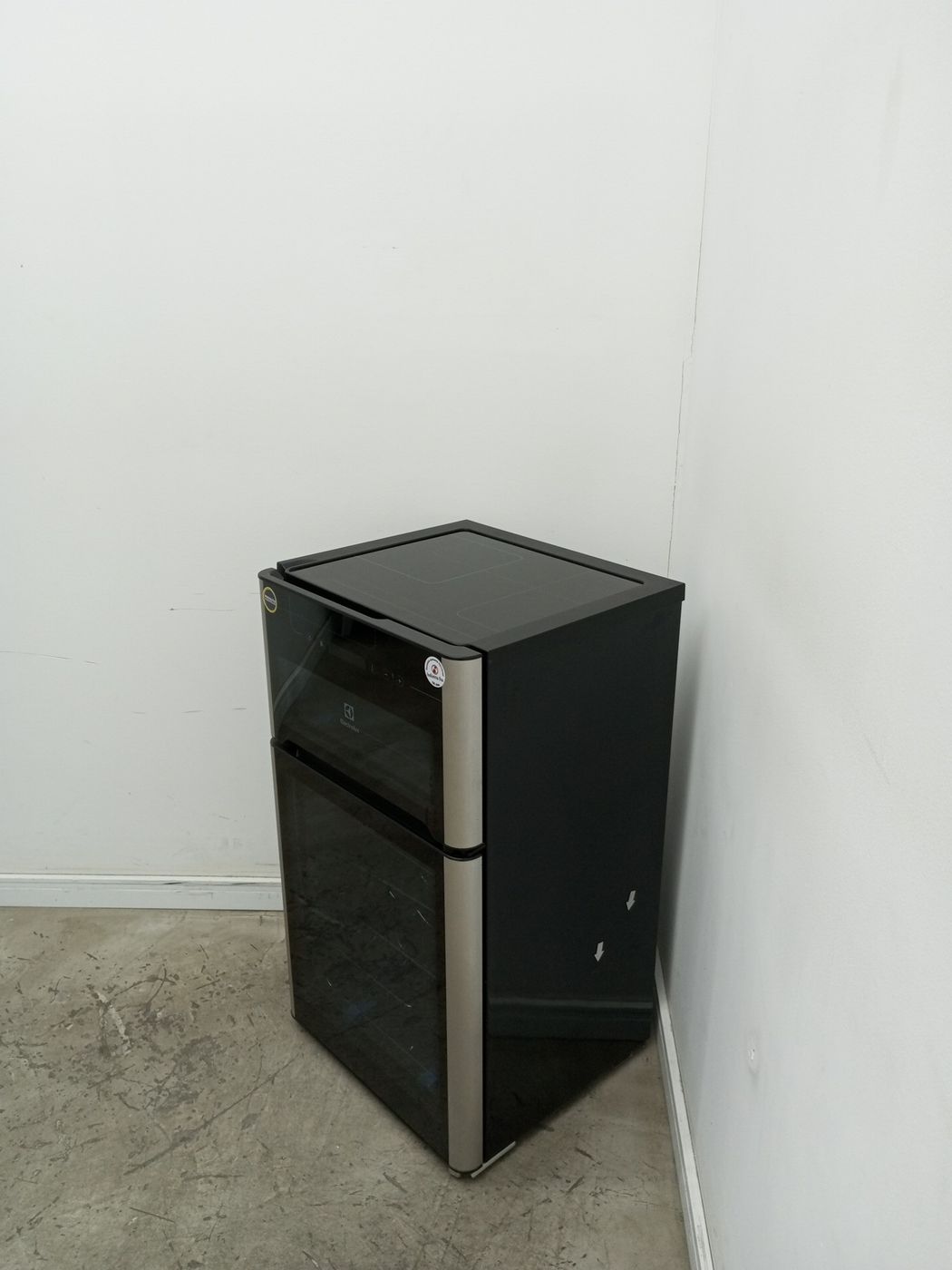 ADEGA ELECTROLUX VINHOS 2 PORTAS ACD29 29 GAR