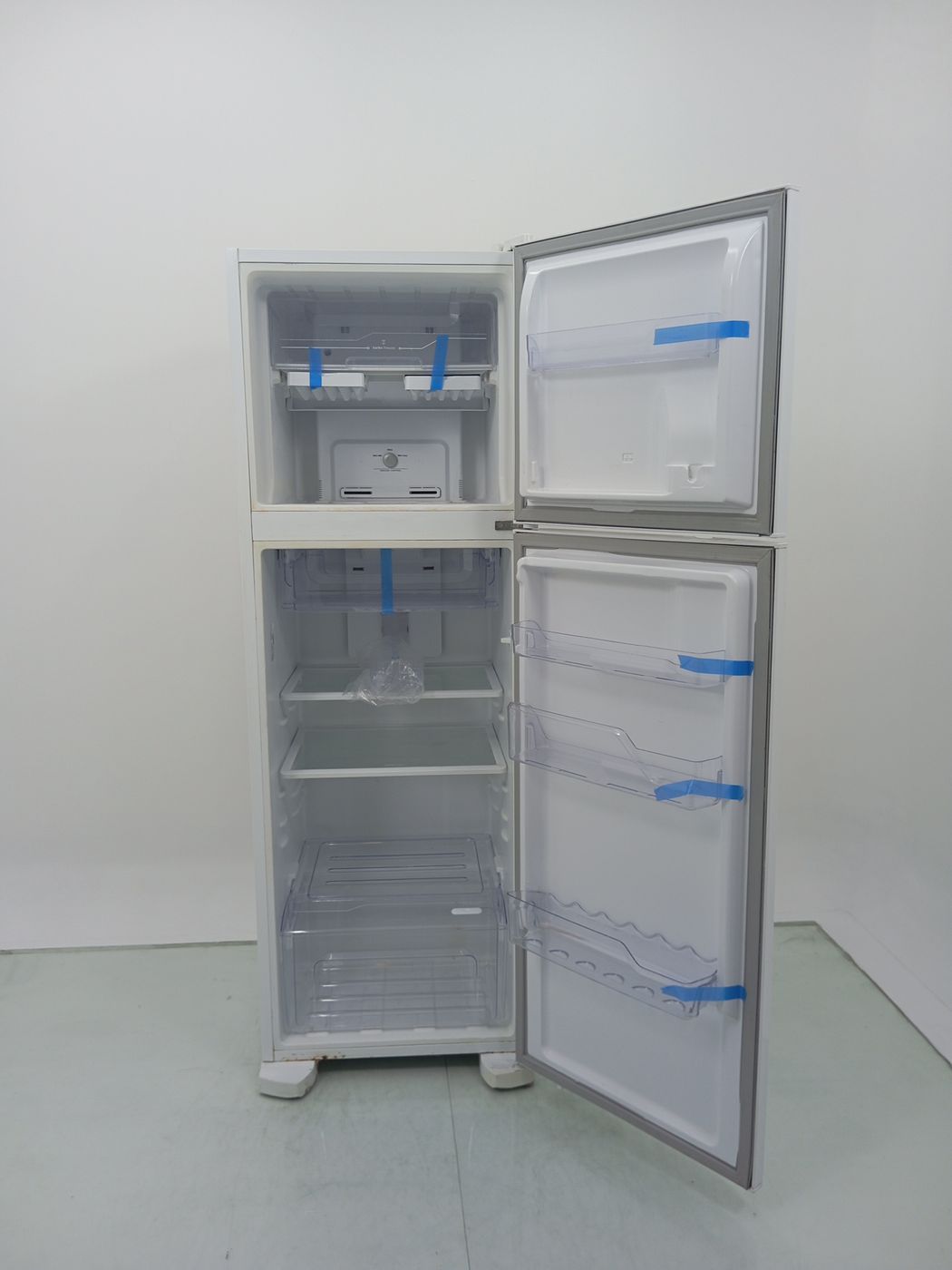 REFRIGERADOR ELECTROLUX DFN41 - Refrigerador 