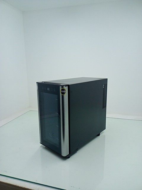 ADEGA ELECTROLUX ACB08 1 PORTA 8 GARRAFAS - I