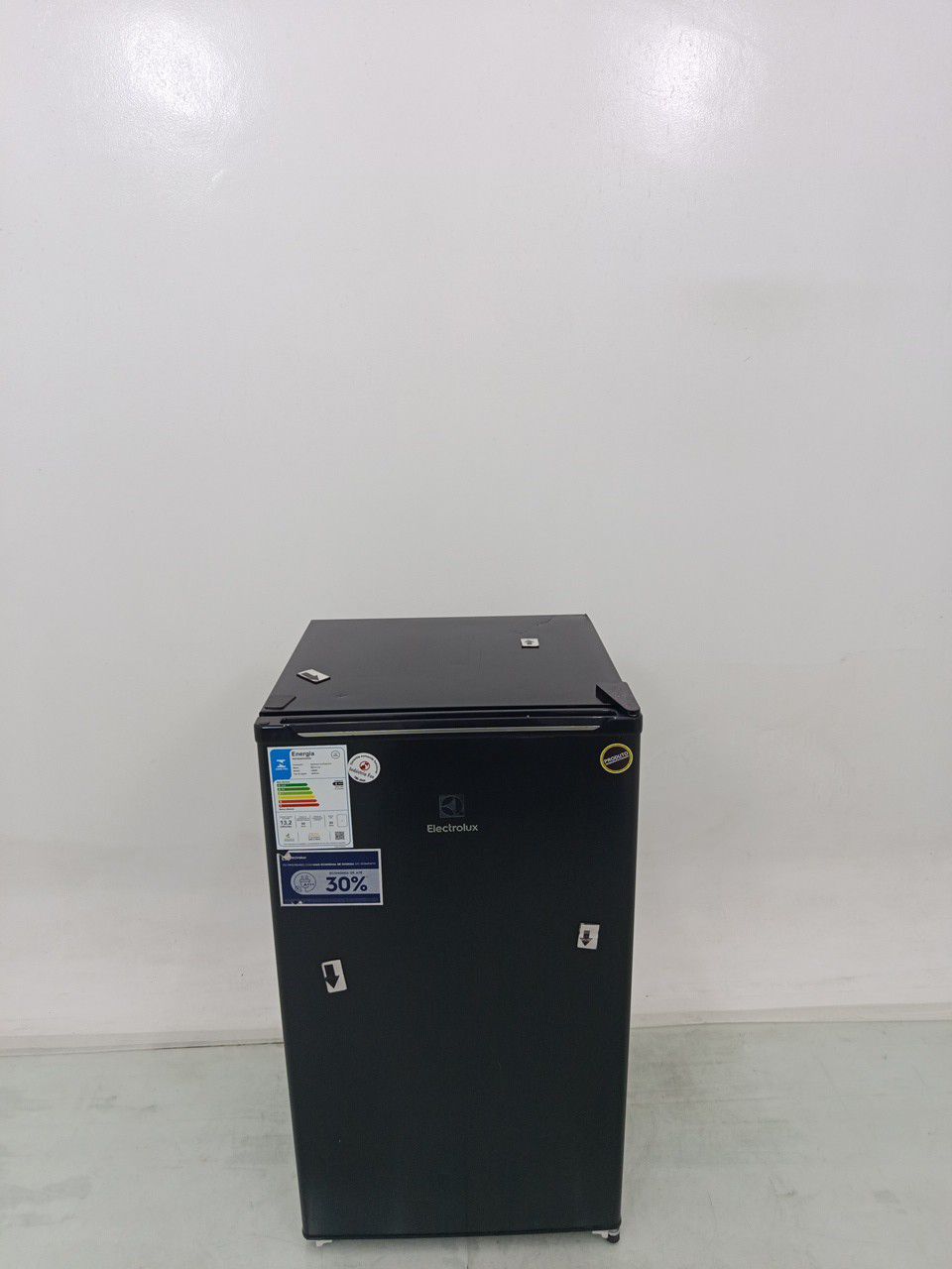 FRIGOBAR ELECTROLUX EM90B - Frigobar Electrol