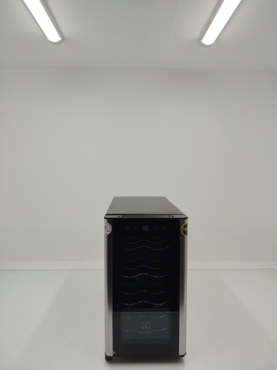 ADEGA ELECTROLUX ACB08 1 PORTA 8 GARRAFAS - I
