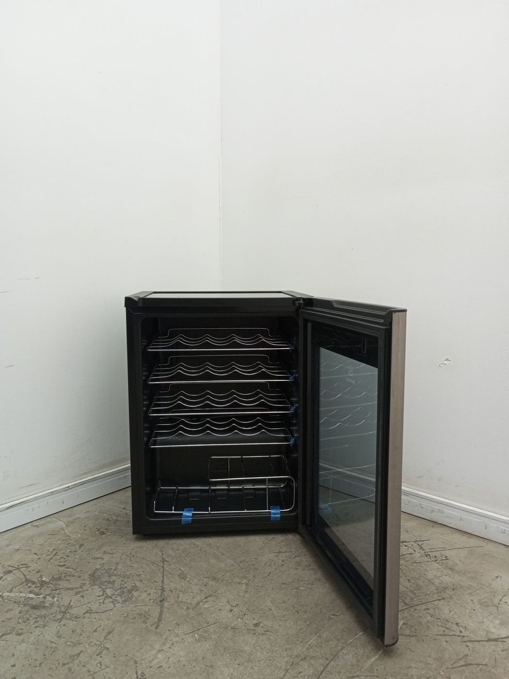 ADEGA ELECTROLUX VINHOS 1 PORTA ACS24 24 GARR