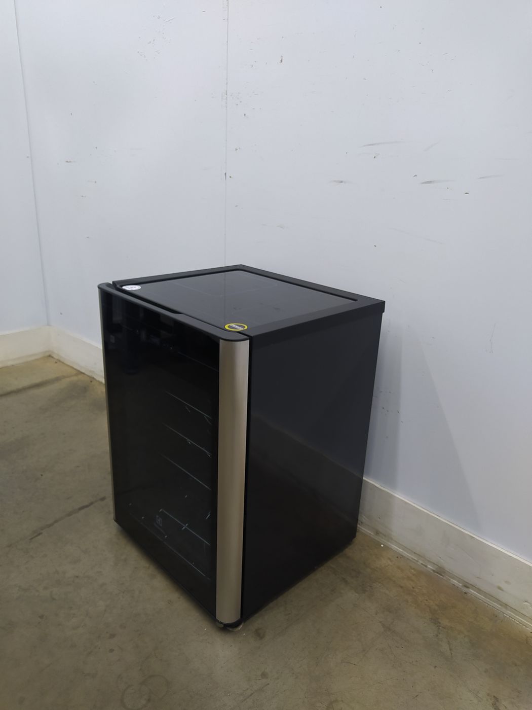 ADEGA ELECTROLUX VINHOS 1 PORTA ACS24 24 GARR