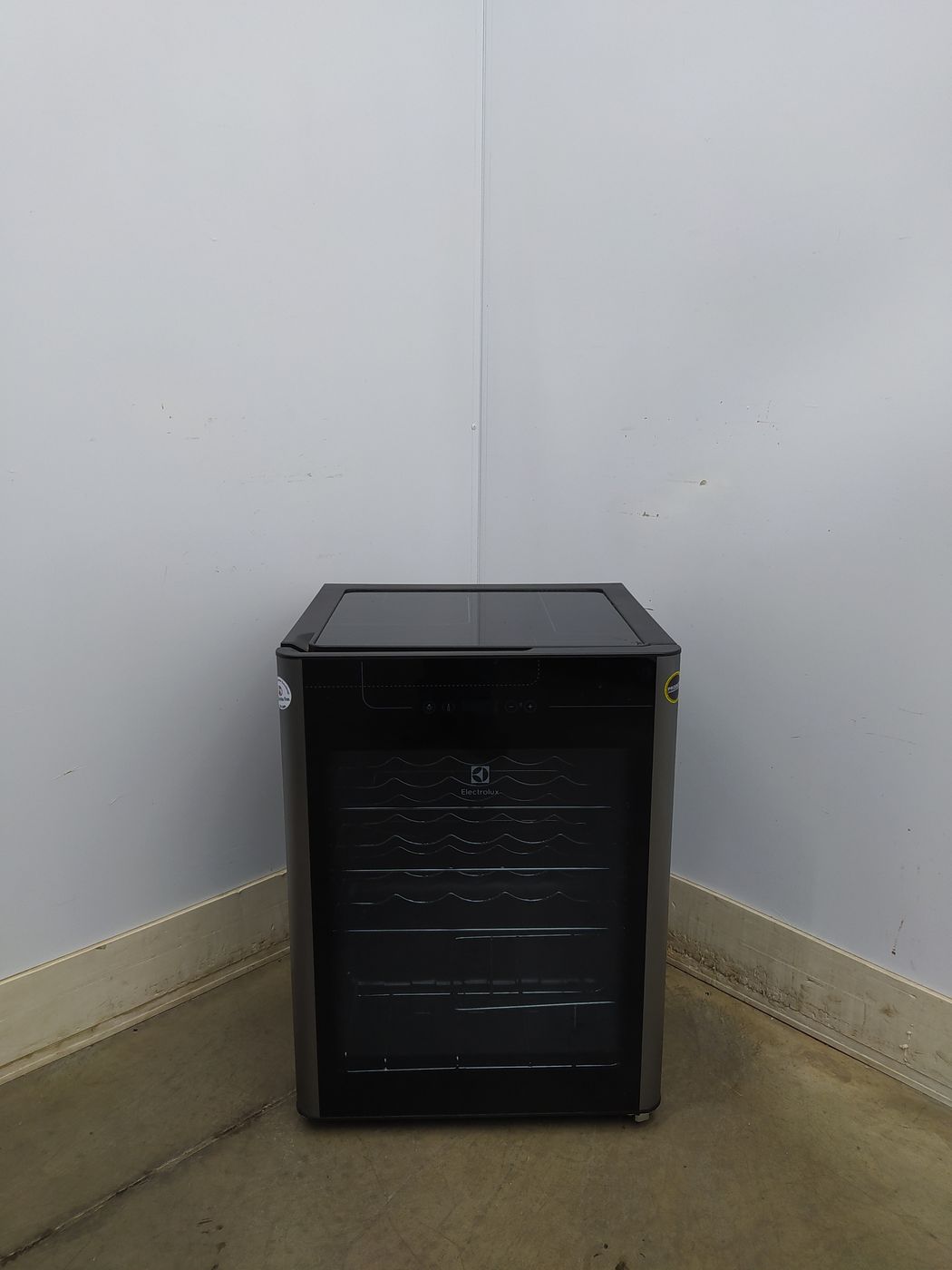 ADEGA ELECTROLUX VINHOS 1 PORTA ACS24 24 GARR