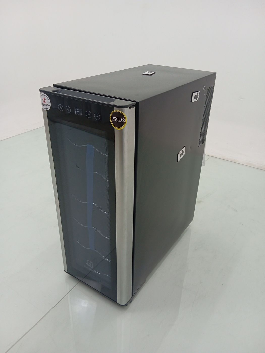 ADEGA ELECTROLUX ACS12 VINHOS UMA PORTA ACS12