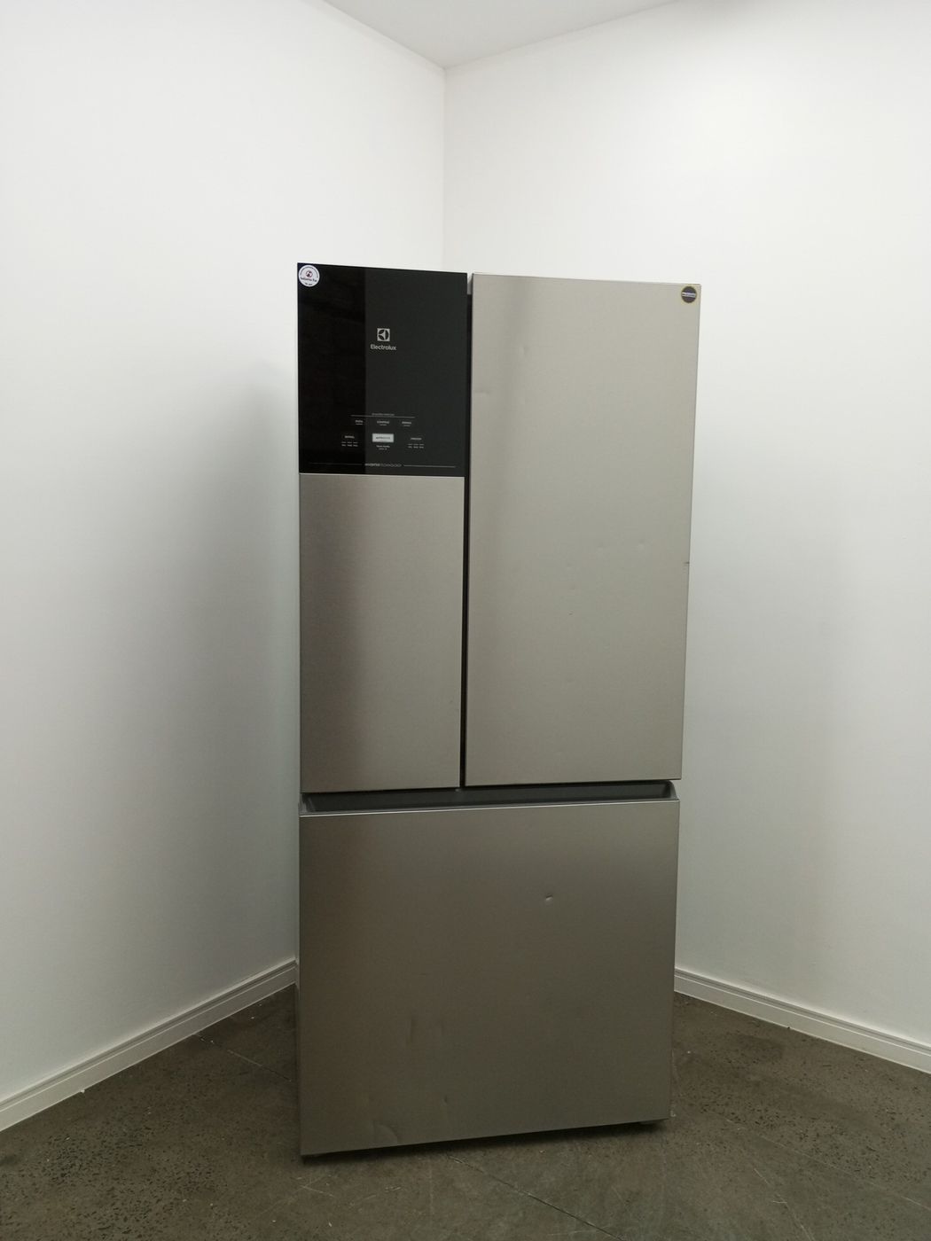 REFRIGERADOR ELECTROLUX IM8S FROST FREE INVER