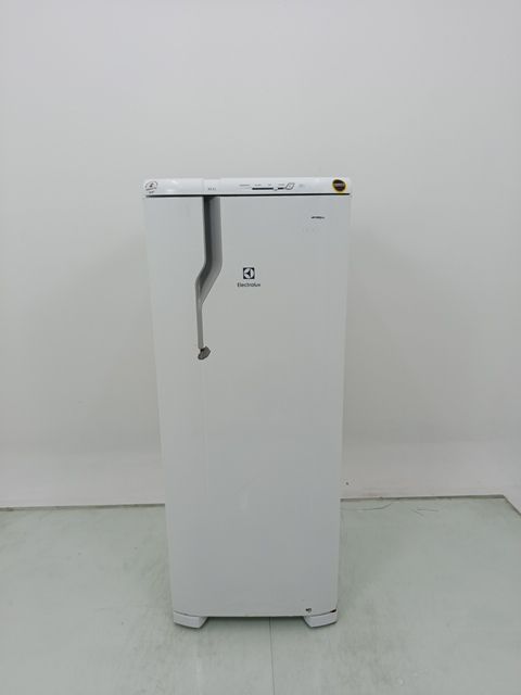 REFRIGERADOR ELECTROLUX RE31 - Refrigerador E