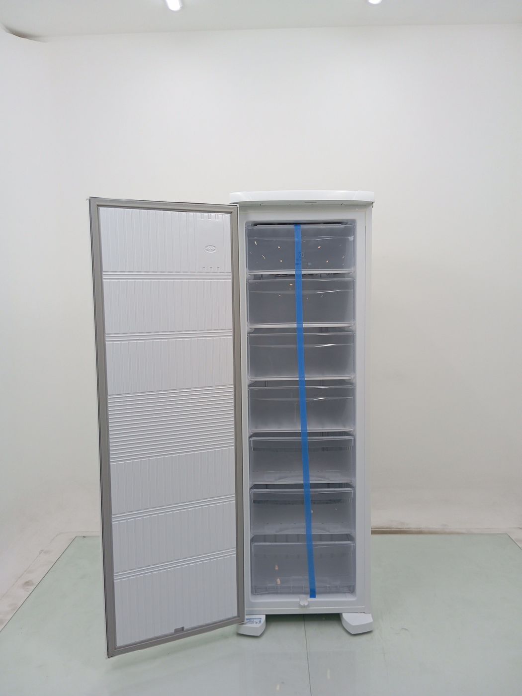 FREEZER ELECTROLUX FE27 VERTICAL CYCLE DEFROS