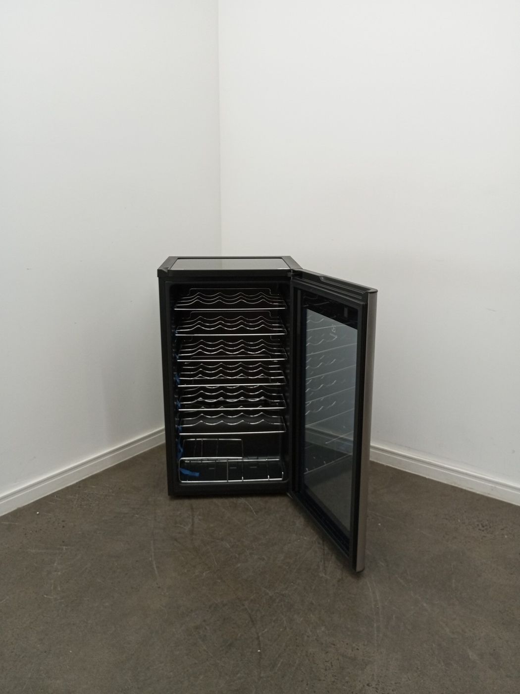 ADEGA ELECTROLUX VINHOS 1 PORTA ACS34 34 GARR