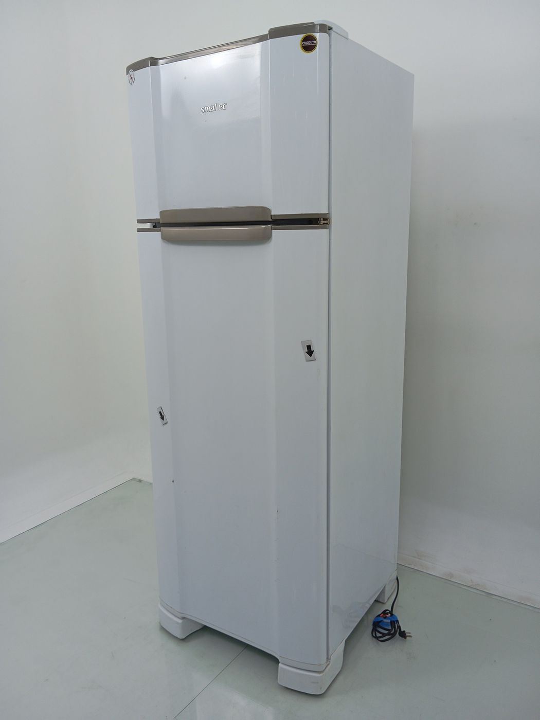 REFRIGERADOR ESMALTEC CYCLE DEFROST 2 PORTAS 