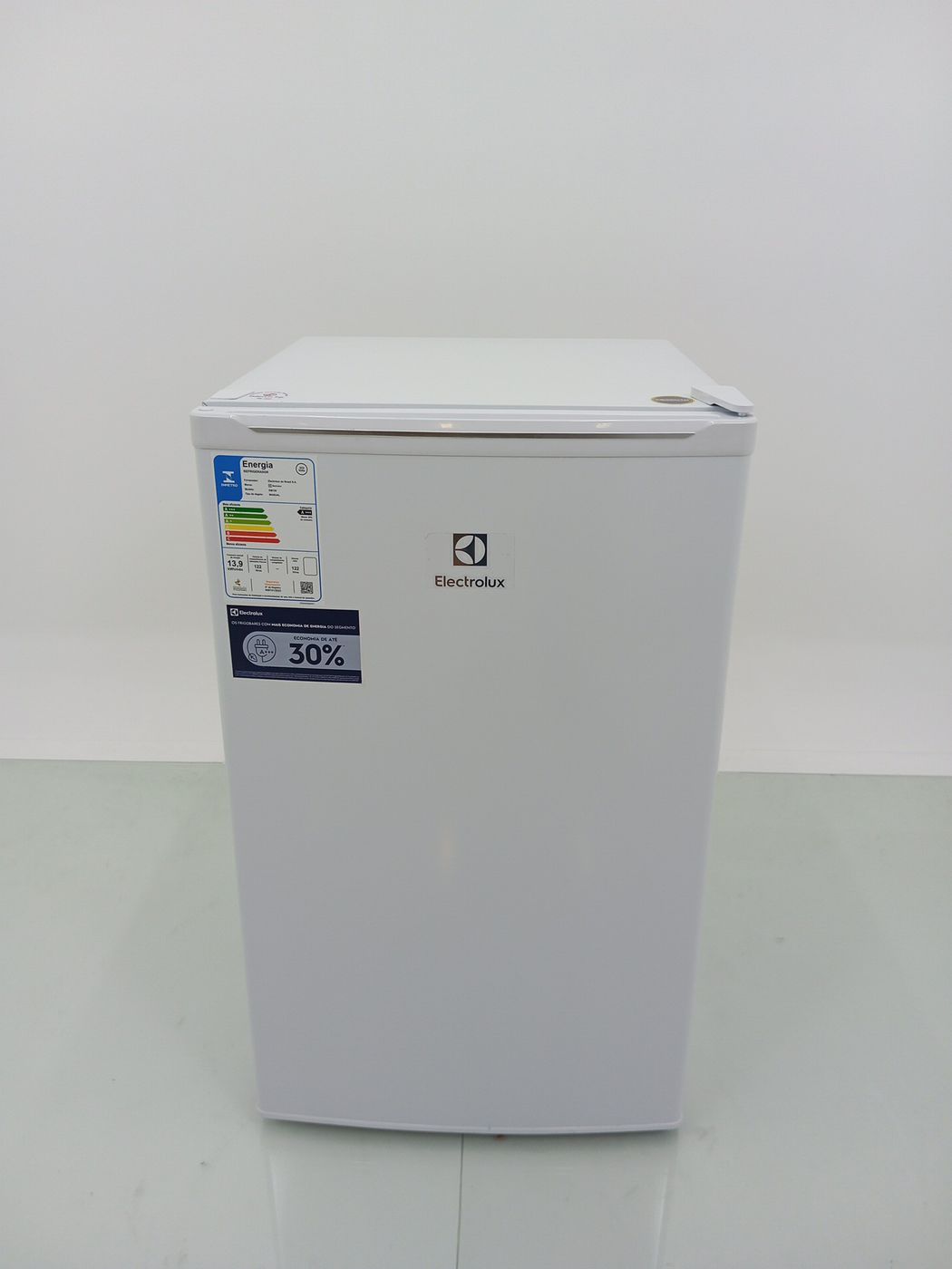 FRIGOBAR ELECTROLUX EM120 122L EFFICIENT COM 