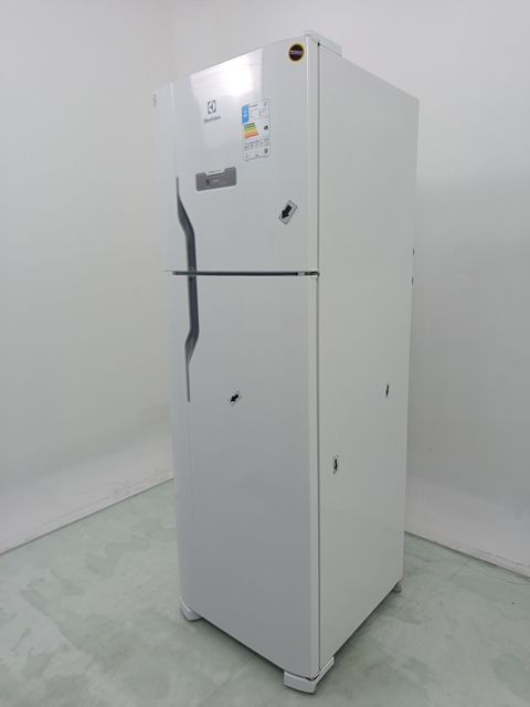 REFRIGERADOR ELECTROLUX DFN41 FROST FREE 371L