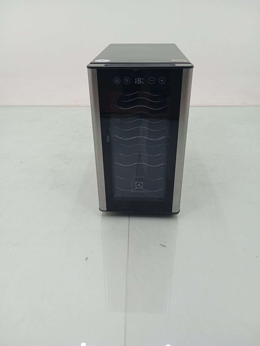 ADEGA ELECTROLUX 8 GARRAFAS 1 PORTA ACB08  - 