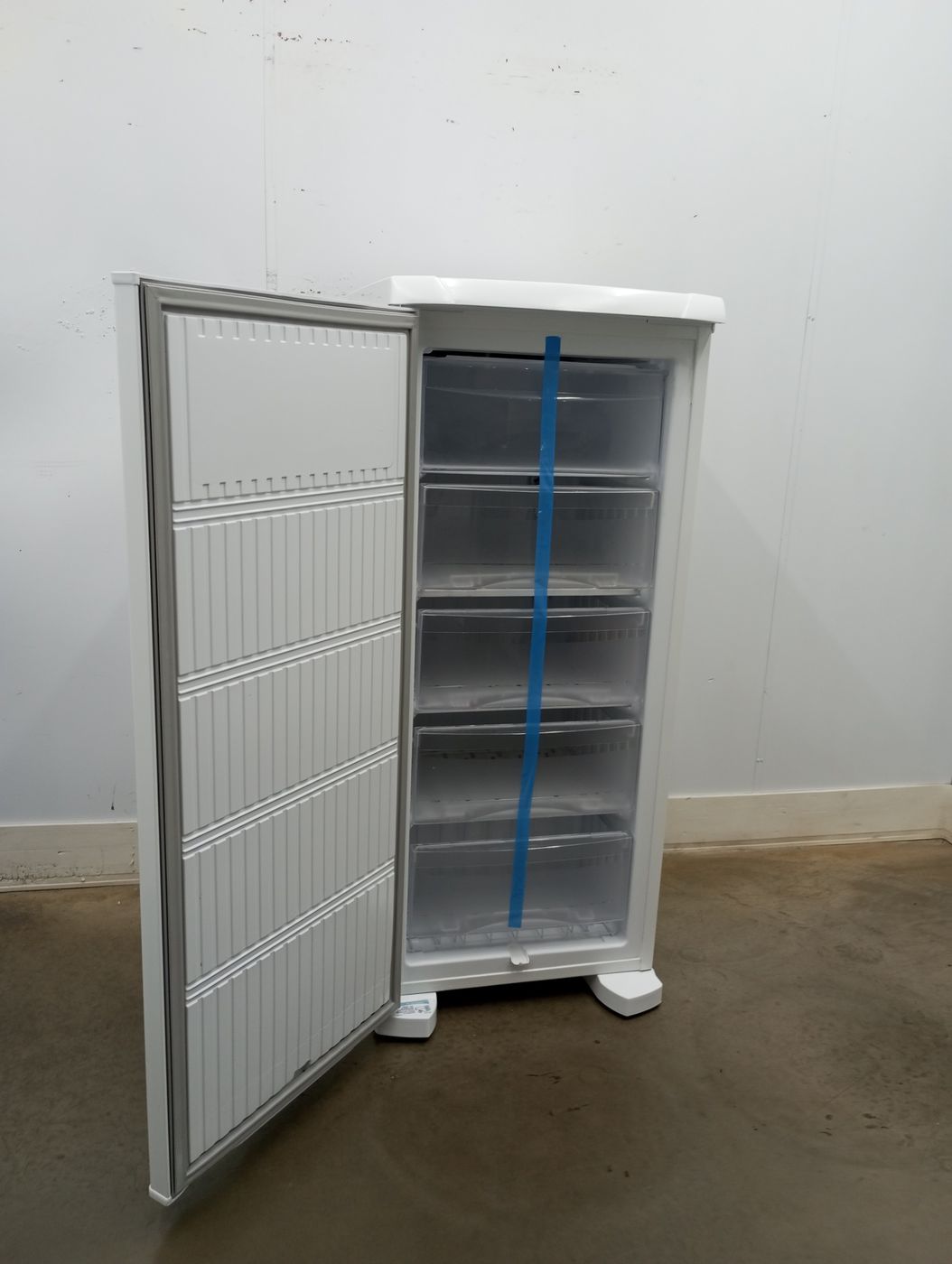 Freezer Electrolux Fe19 Vertical Cycle Defrost Uma Porta 162l Branco