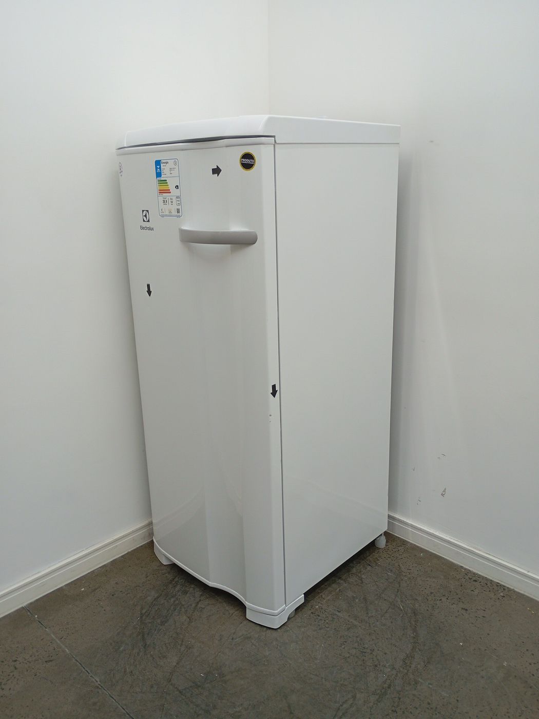 Freezer Electrolux Fe19 Vertical Cycle Defrost Uma Porta 162l Branco