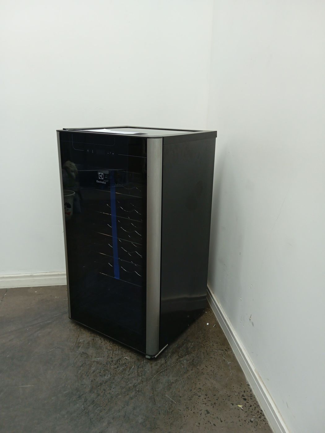 ADEGA ELECTROLUX VINHOS 1 PORTA ACS34 34 GARR