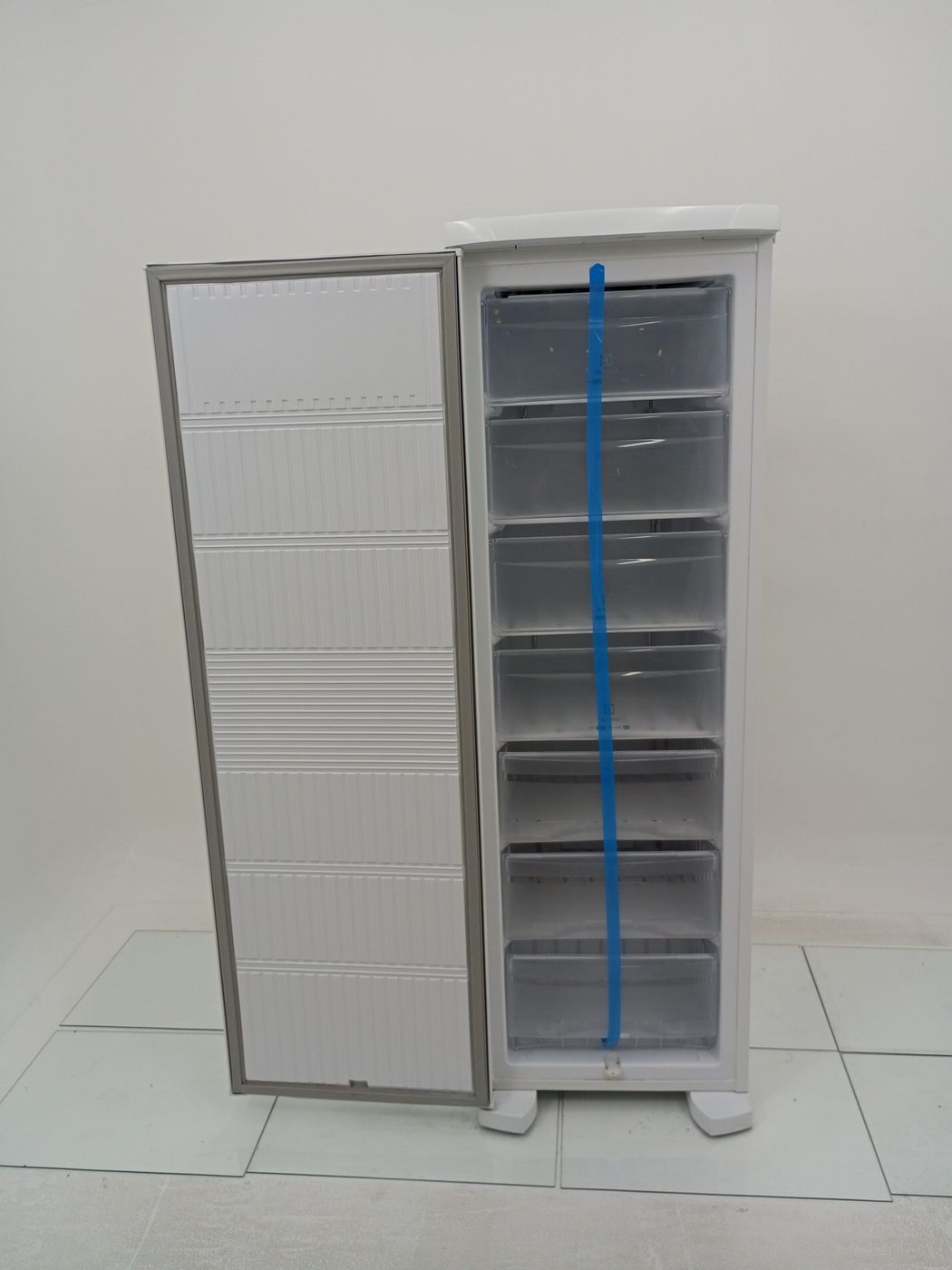 FREEZER ELECTROLUX FE27 VERTICAL CYCLE DEFROS
