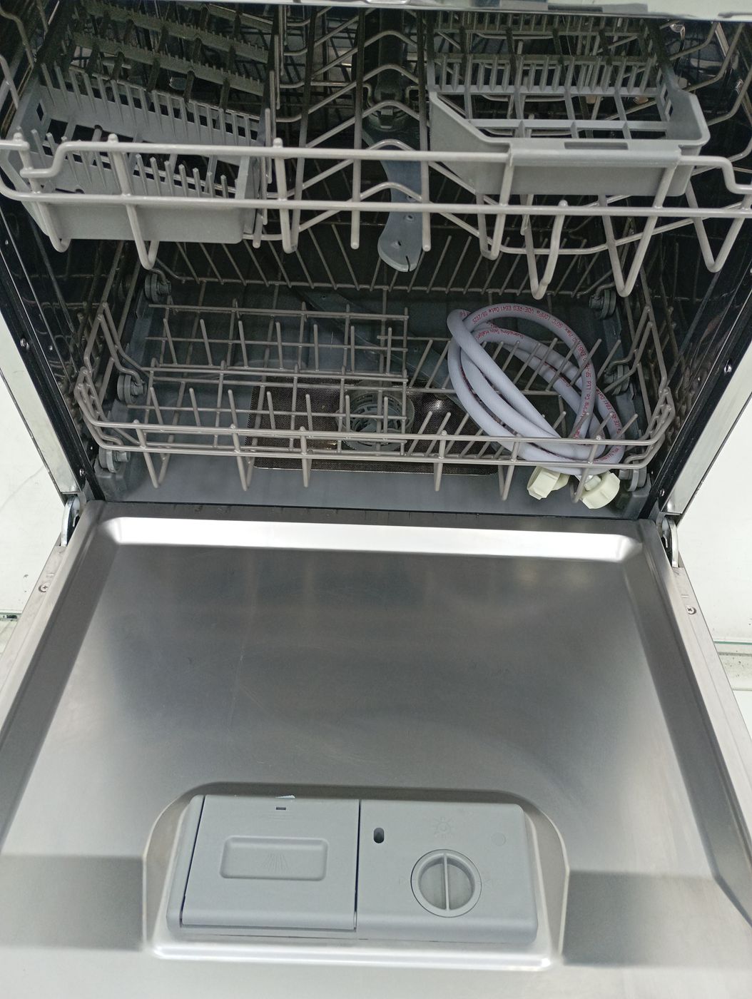 LAVA LOUCAS ELECTROLUX LL08S - Lava Louça Ele