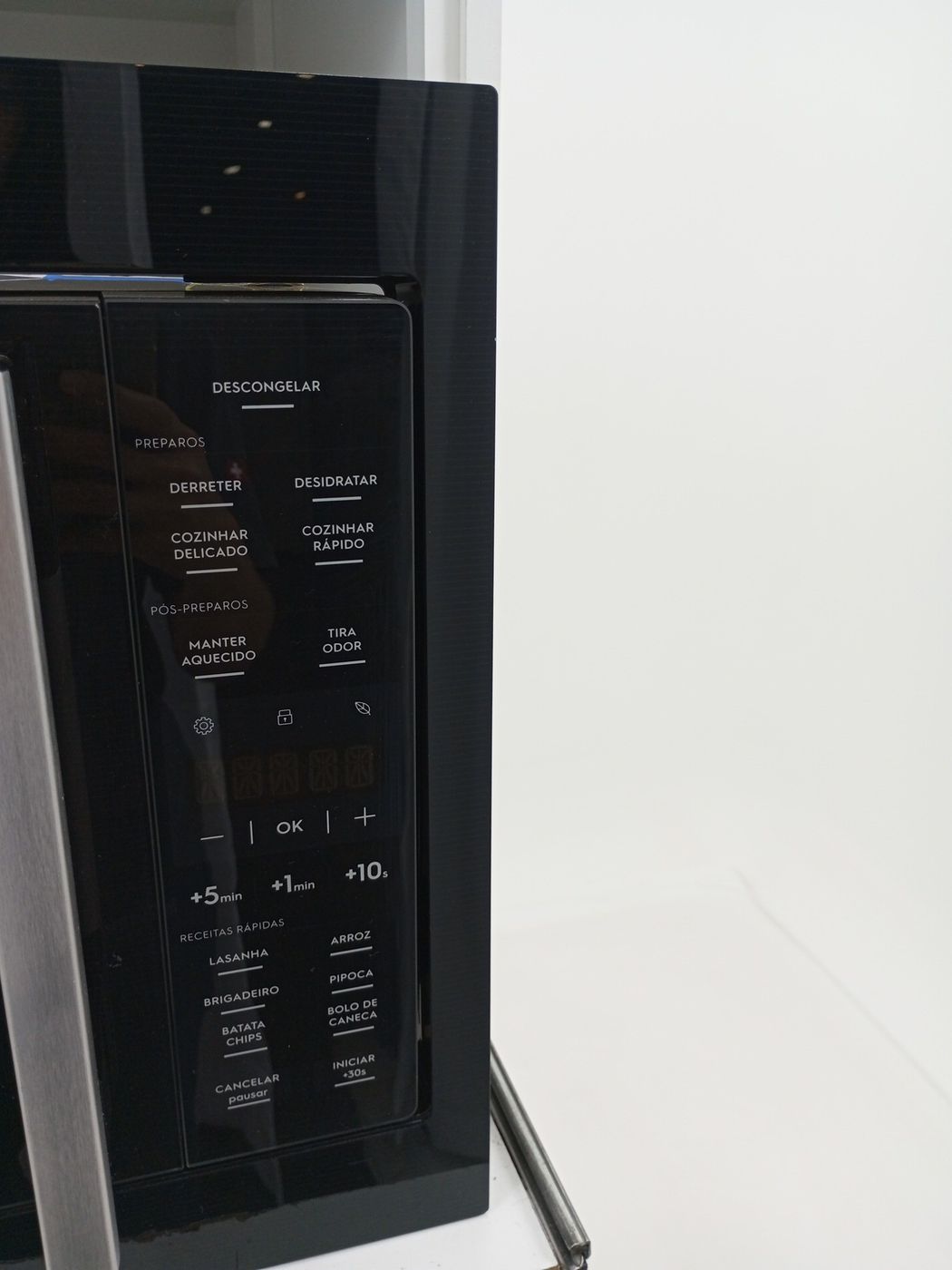 MICRO-ONDAS ELECTROLUX ME3BP EMBUTIR 34L - PR