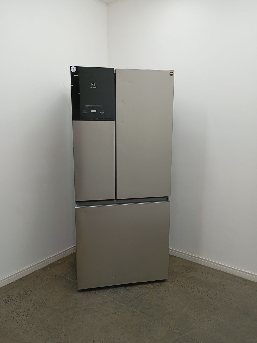 REFRIGERADOR ELECTROLUX IM8S FROST FREE INVER