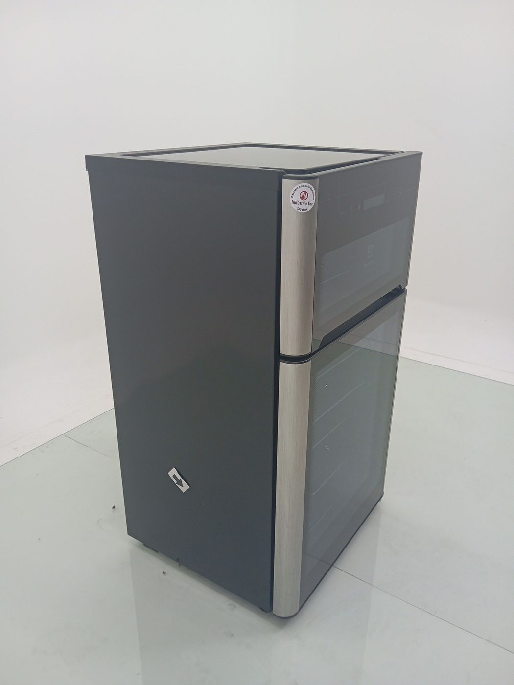 ADEGA ELECTROLUX VINHOS 2 PORTAS ACD29 29 GAR