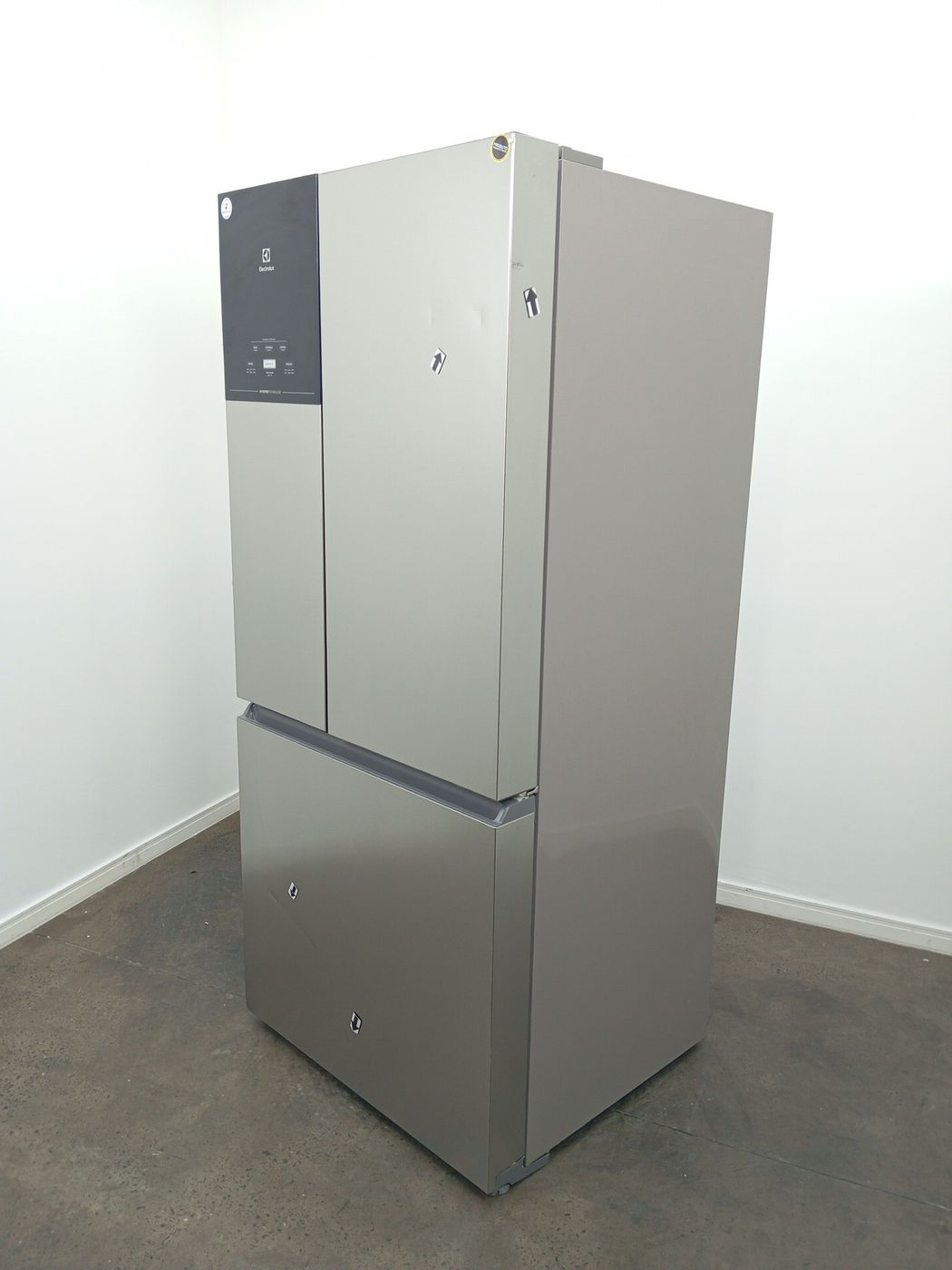 REFRIGERADOR ELECTROLUX IM8S FROST FREE INVER