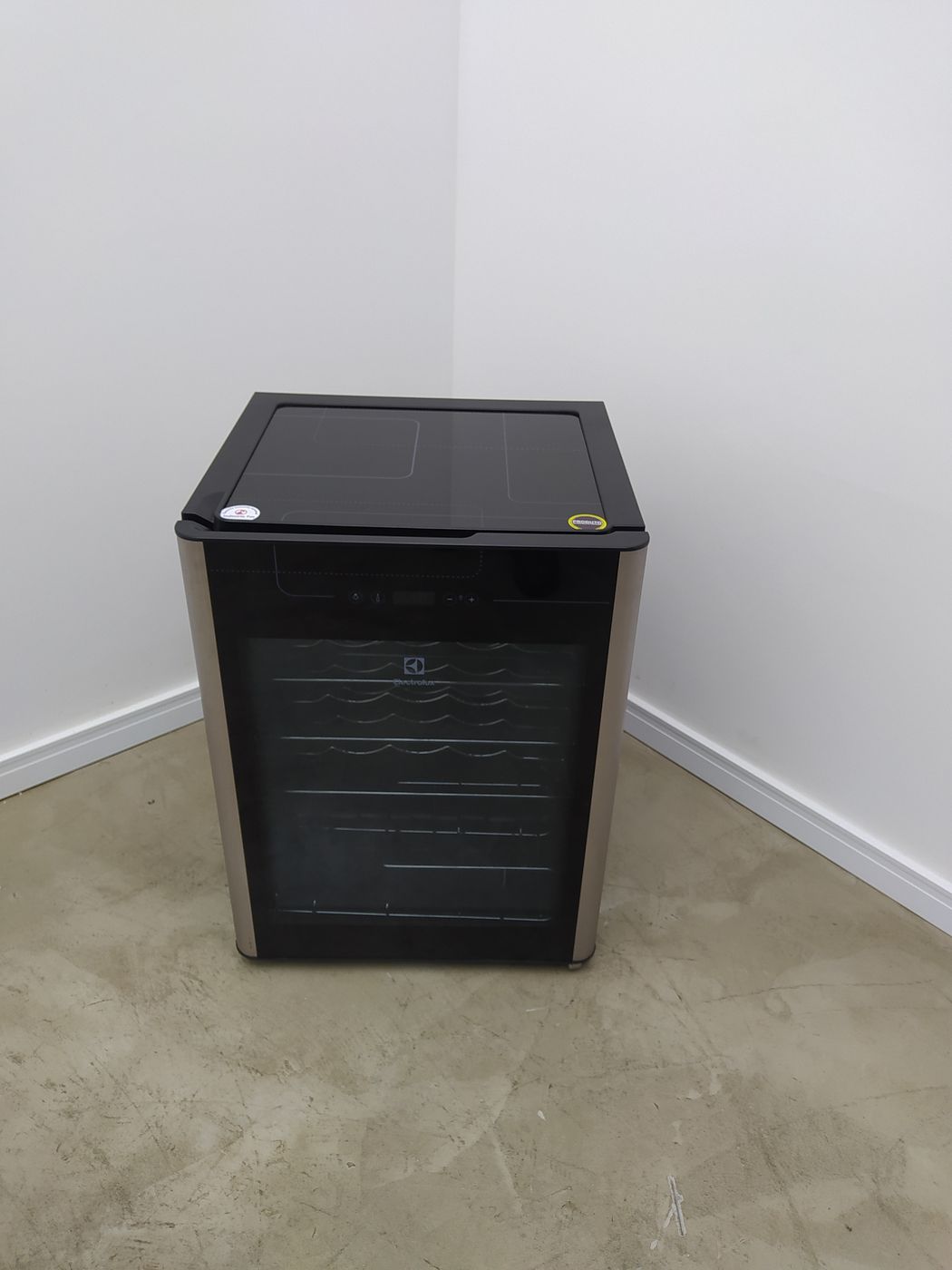 ADEGA ELECTROLUX VINHOS 1 PORTA ACS24 24 GARR